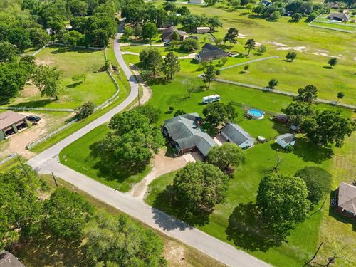 428 Briar Creek Ln, Sealy, TX, 77474-7324 | Card Image