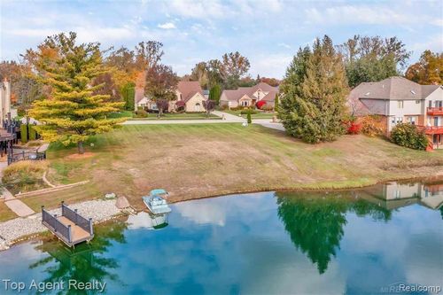 8804 Grace St, Shelby Township, MI, 48317-1735 | Card Image