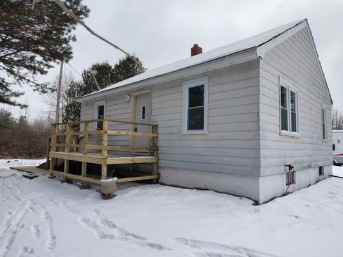 4705 Waltan Rd, Vassar, MI, 48768-8904 | Card Image