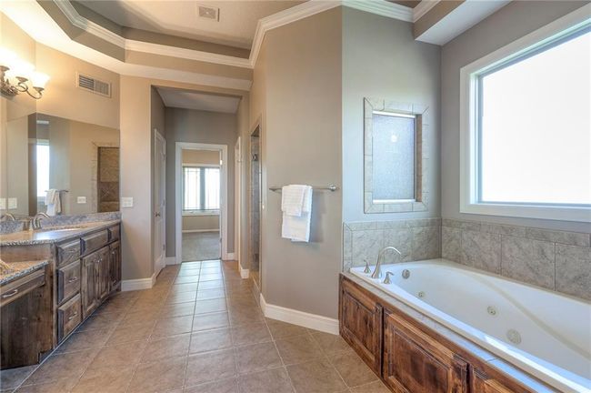Oversized whirlpool tub | Image 37