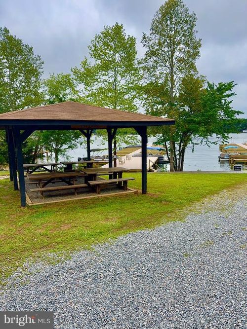 724 Mitchell Point Rd, MINERAL, VA, 23117-4762 | Card Image