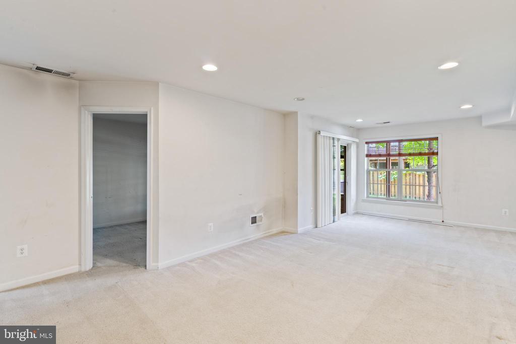 Residential Lease in BROADLANDS 3