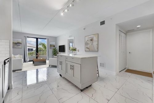 2-250 W Hidden Valley Blvd, Boca Raton, FL, 33487 | Card Image