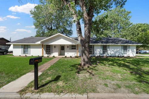 1008 W Elizabeth Dr, Robinson, TX, 76706-4919 | Card Image