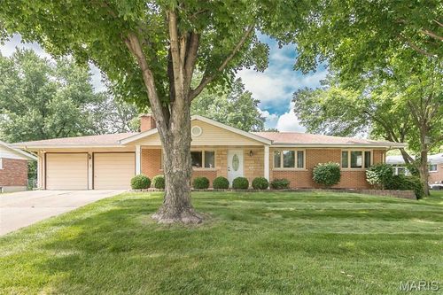 737 Smith Dr, Ballwin, MO, 63011-3021 | Card Image