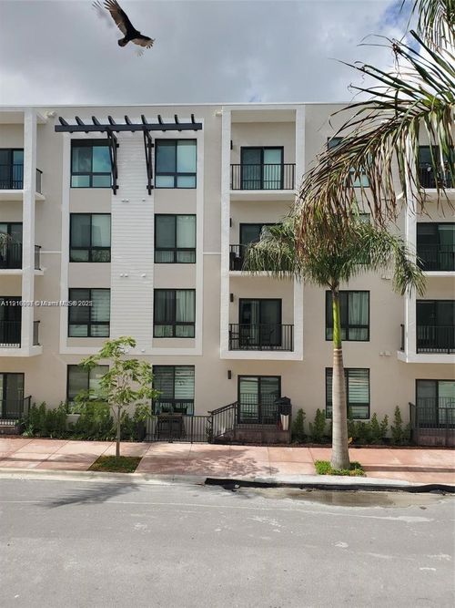 apt-203-8265 Nw 41st St, Doral, FL, 33166-6284 | Card Image