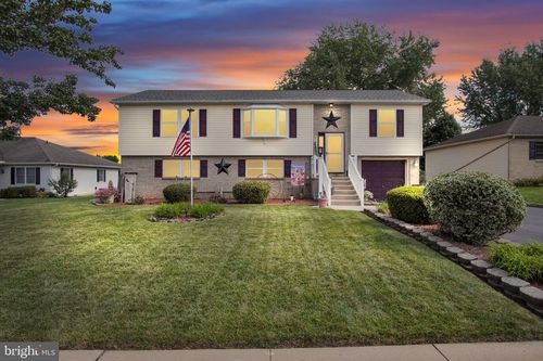 1940 Wyatt Cir, DOVER, PA, 17315-3672 | Card Image