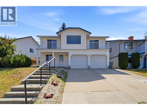 913 Greystone Cres, House with 3 bedrooms, 3 bathrooms and 2 parking in Kamloops BC | Card Image