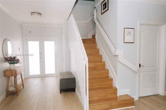 10919 Nw 67 Th Ter, House other with 4 bedrooms, 3 bathrooms and null parking in Doral FL | Image 10