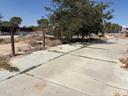 385 Morning Glory Dr, California City, CA, 93505-2361 | Card Image