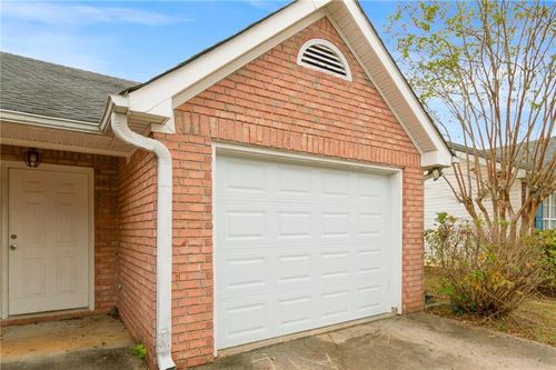 37 Greentree Dr, Newnan, GA, 30265-2031 | Card Image