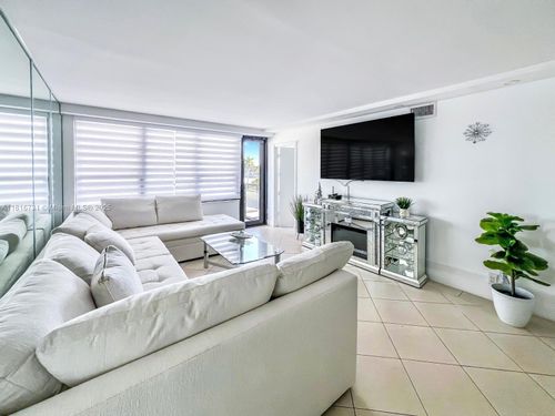 apt-517-5225 Collins Ave, Miami Beach, FL, 33140-2500 | Card Image