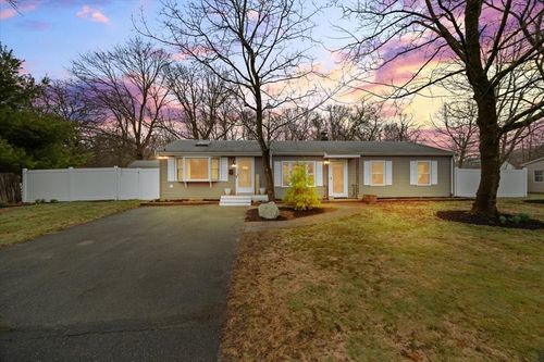 27 Hogg Memorial Dr, Whitman, MA, 02382-1826 | Card Image