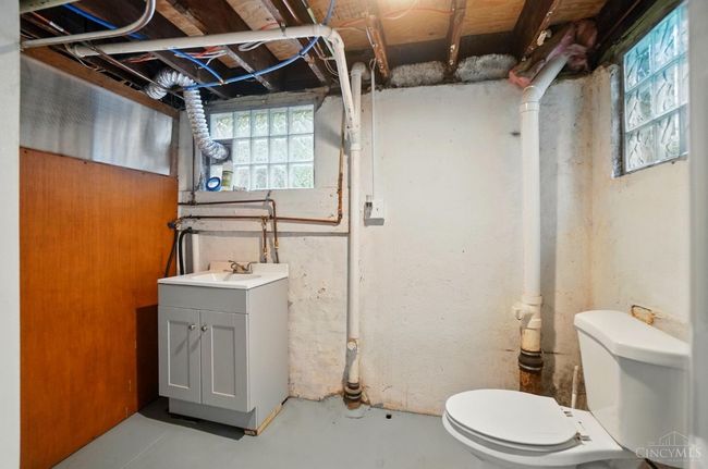 3933 Vine St, House other with 2 bedrooms, 2 bathrooms and null parking in Cincinnati OH | Image 29