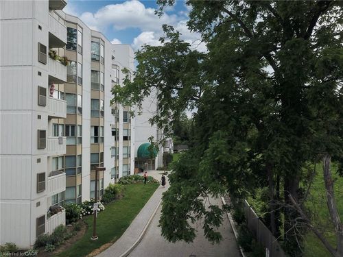 505-3267 King St E, Kitchener, ON, N2A4A4 | Card Image
