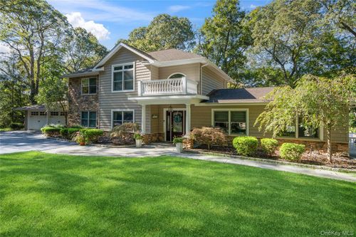 16 Pine Rd, Syosset, NY, 11791-4216 | Card Image