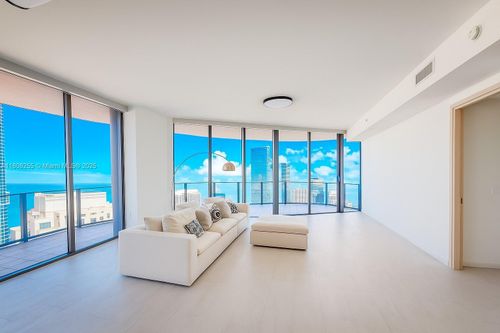 ph5501-1000 Brickell Plz, Miami, FL, 33131-3833 | Card Image