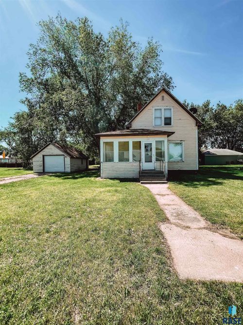 311 Elm St, Ethan, SD, 57334 | Card Image