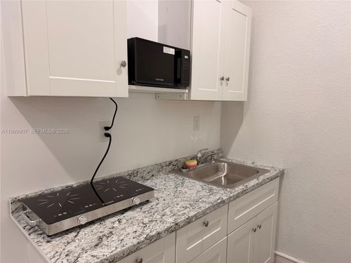2804-2804 Nw 7th Ct, Fort Lauderdale, FL, 33311-6633 | Card Image