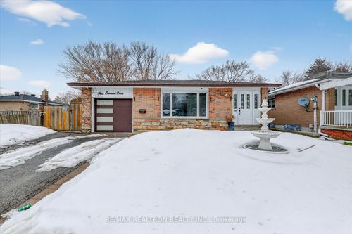 4 Grovenest Dr, Scarborough, ON, M1E4J3 | Card Image