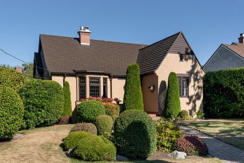 671 Linkleas Ave, Oak Bay, BC, V8S5C2 | Card Image