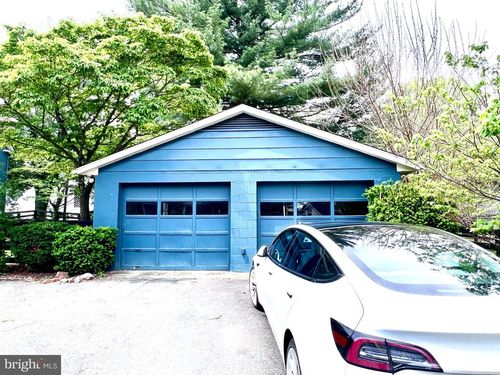 18 E Loudoun St, ROUND HILL, VA, 20141-2443 | Card Image