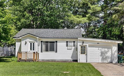 706 N Ionia St, Gladwin, MI, 48624-1452 | Card Image