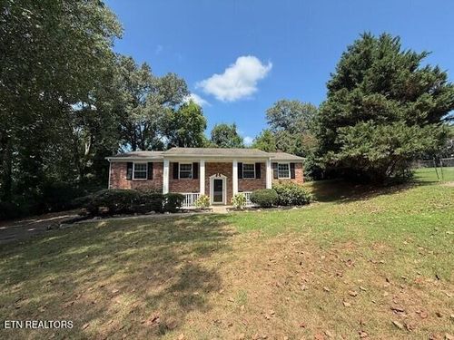 8915 Ripon Cir, Knoxville, TN, 37923-1538 | Card Image