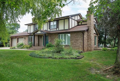601 Brown Ln, Waverly, IA, 50677-1310 | Card Image