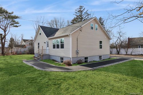 232 Berkshire Dr, Farmingville, NY, 11738-2066 | Card Image