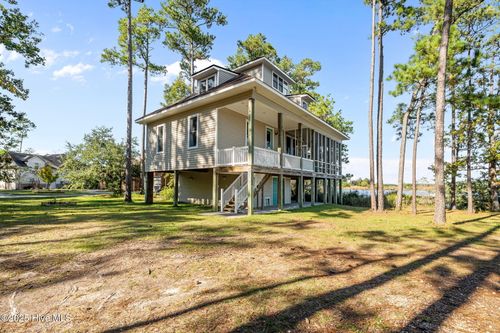 42 Lori Ln, Oriental, NC, 28571-9705 | Card Image