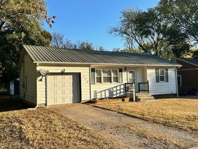 120 W Sentinel Street, House other with 2 bedrooms, 1 bathrooms and null parking in Nevada MO | Image 1