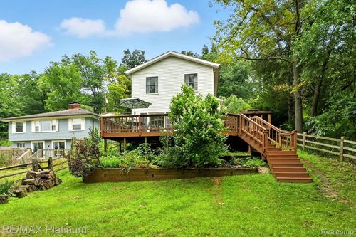 11662 Weiman Dr, Pinckney, MI, 48169-9013 | Card Image