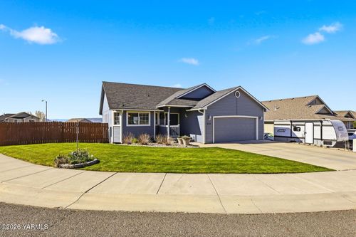 810 Overbluff Ln, Yakima, WA, 98901-4307 | Card Image