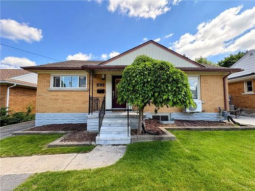699 Frederick St, Kitchener, ON, N2B2B3 | Card Image