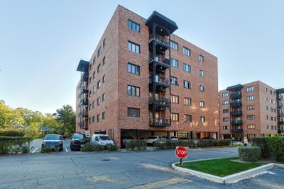 207 - 9332 Landings Lane, Condo with 2 bedrooms, 2 bathrooms and 1 parking in Des Plaines IL | Image 2