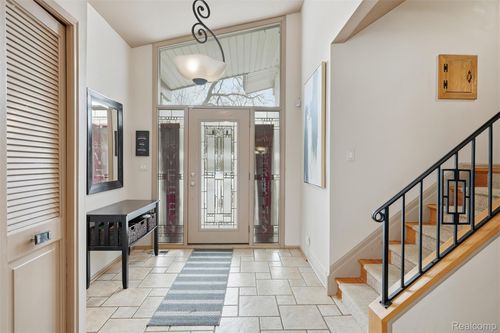 5586 Wild Ridge Ln, West Bloomfield, MI, 48322-4001 | Card Image