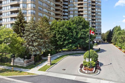 701-610 Bullock Dr, Unionville, ON, L3R0G1 | Card Image