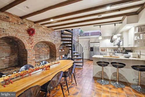 131 Pine St, PHILADELPHIA, PA, 19106-4311 | Card Image