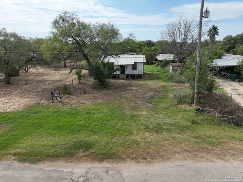 1206 Palmetto St, Jourdanton, TX, 78026-1818 | Card Image