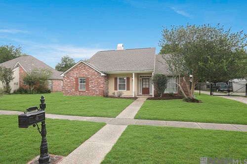 5232 River Meadow Dr, Baton Rouge, LA, 70820-4300 | Card Image