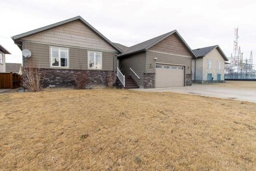 757 27 St, Fort Macleod, AB, T0L0Z0 | Card Image