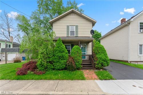 215 Holford Ave, Niles, OH, 44446-1718 | Card Image