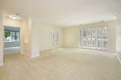 103 - 2640 Summit Drive, Condo with 2 bedrooms, 2 bathrooms and 3 parking in Glenview IL | Image 2