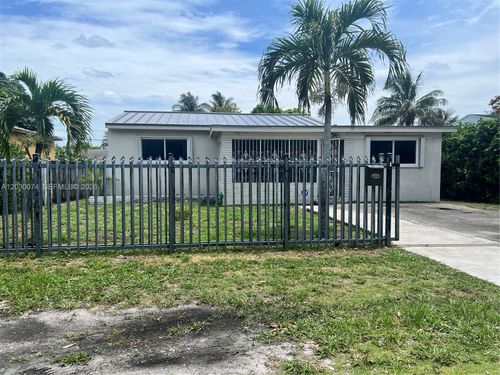 250 Ne 160th St, Miami, FL, 33162-4327 | Card Image