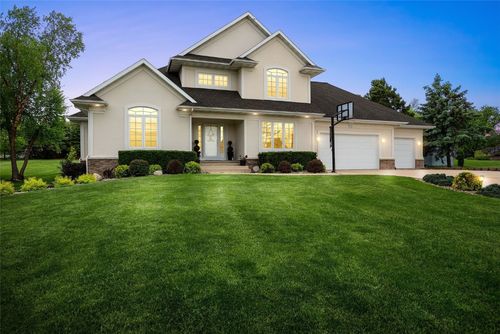 5857 Wells Ln, Cedar Rapids, IA, 52411-7983 | Card Image