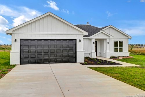 181 Pine Valley Dr, La Vernia, TX, 78121-3975 | Card Image