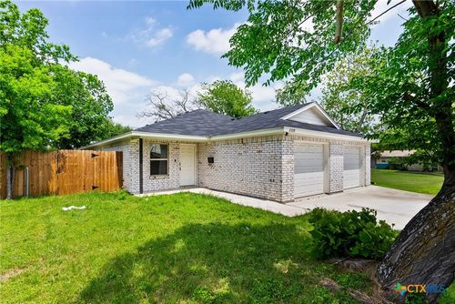 2011 Wood St, Killeen, TX, 76541-3725 | Card Image