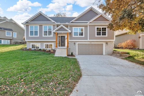 4142 Blackjack Oak Dr, Lawrence, KS, 66047-1945 | Card Image