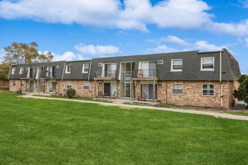 apt-301-8480 W 103rd Ter, Palos Hills, IL, 60465-3423 | Card Image